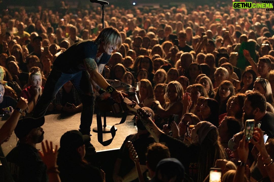Keith Urban Instagram - What a way to end a tour ! Thank you 🇦🇺 Australia