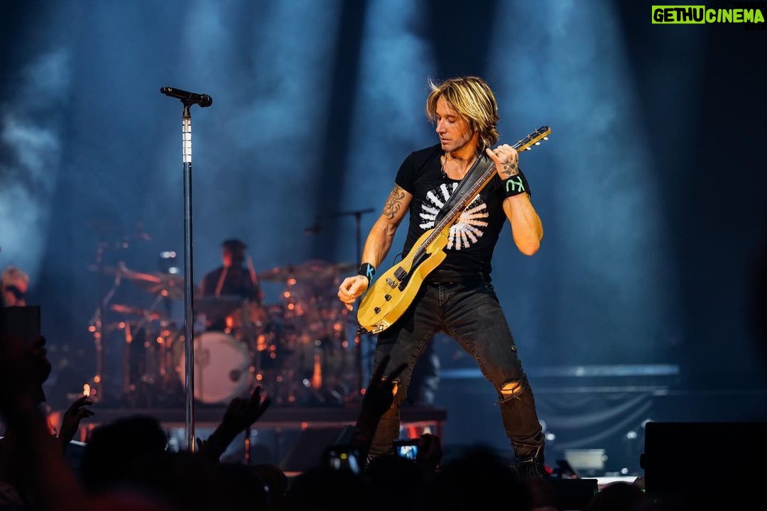 Keith Urban Instagram - What a way to end a tour ! Thank you 🇦🇺 Australia