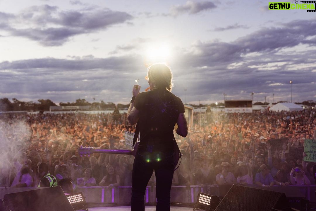 Keith Urban Instagram - What a way to end a tour ! Thank you 🇦🇺 Australia