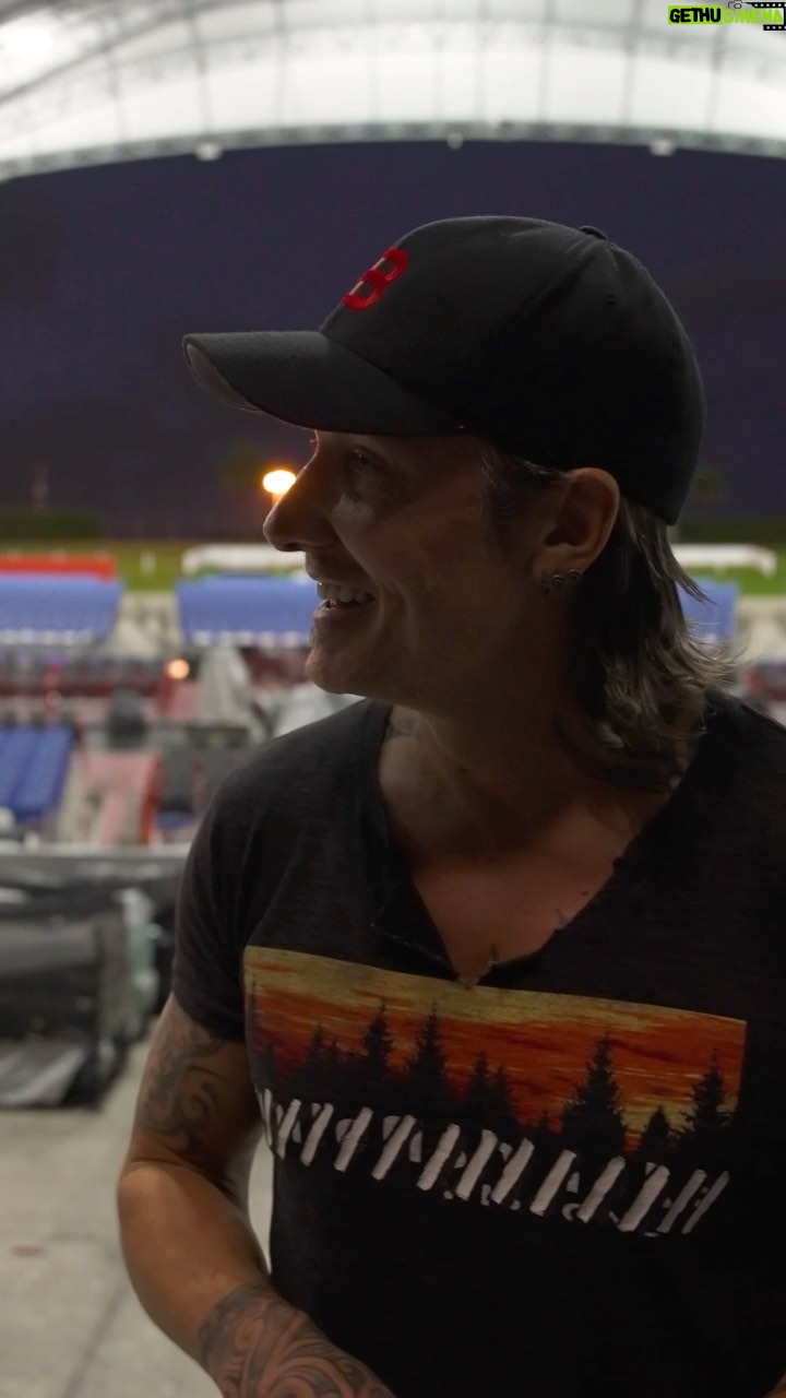 Keith Urban Instagram - When in Florida… ⚡️ #TSONworldtour MIDFLORIDA Credit Union Amphitheatre