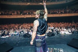 Keith Urban Instagram - EDINBURGH !!!!! You made a Monday night feel like a Friday ! It was an honor to don the kilt - the guys and I truly felt like we could take on the world !! But most importantly, it allowed me to fully embrace my mother’s heritage. Long live the McKinnons !!! Thank you for a great end to this run and I’m already looking forward to the day we’re back 🏴󠁧󠁢󠁳󠁣󠁴󠁿
📸: @roadworthypictures