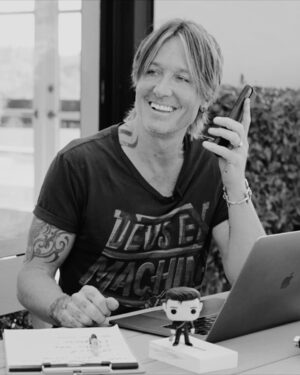 Keith Urban Instagram - working on the setlist for tour and decided to call a few friends for suggestions. there's no one better out there to help than all of YOU ! drop a song (or ten) that you want to hear in the comments 👇