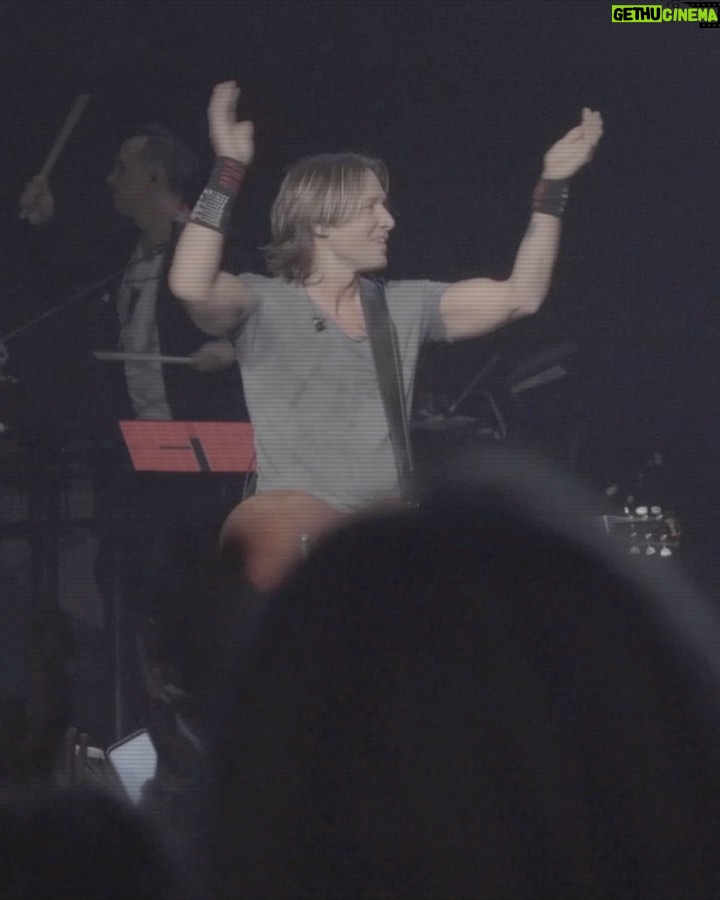 Keith Urban Instagram - #TSONWORLDTOUR presale for all Phoenix Club members starts today at 10a local time !! See you on the road 🤘 keithurban.com