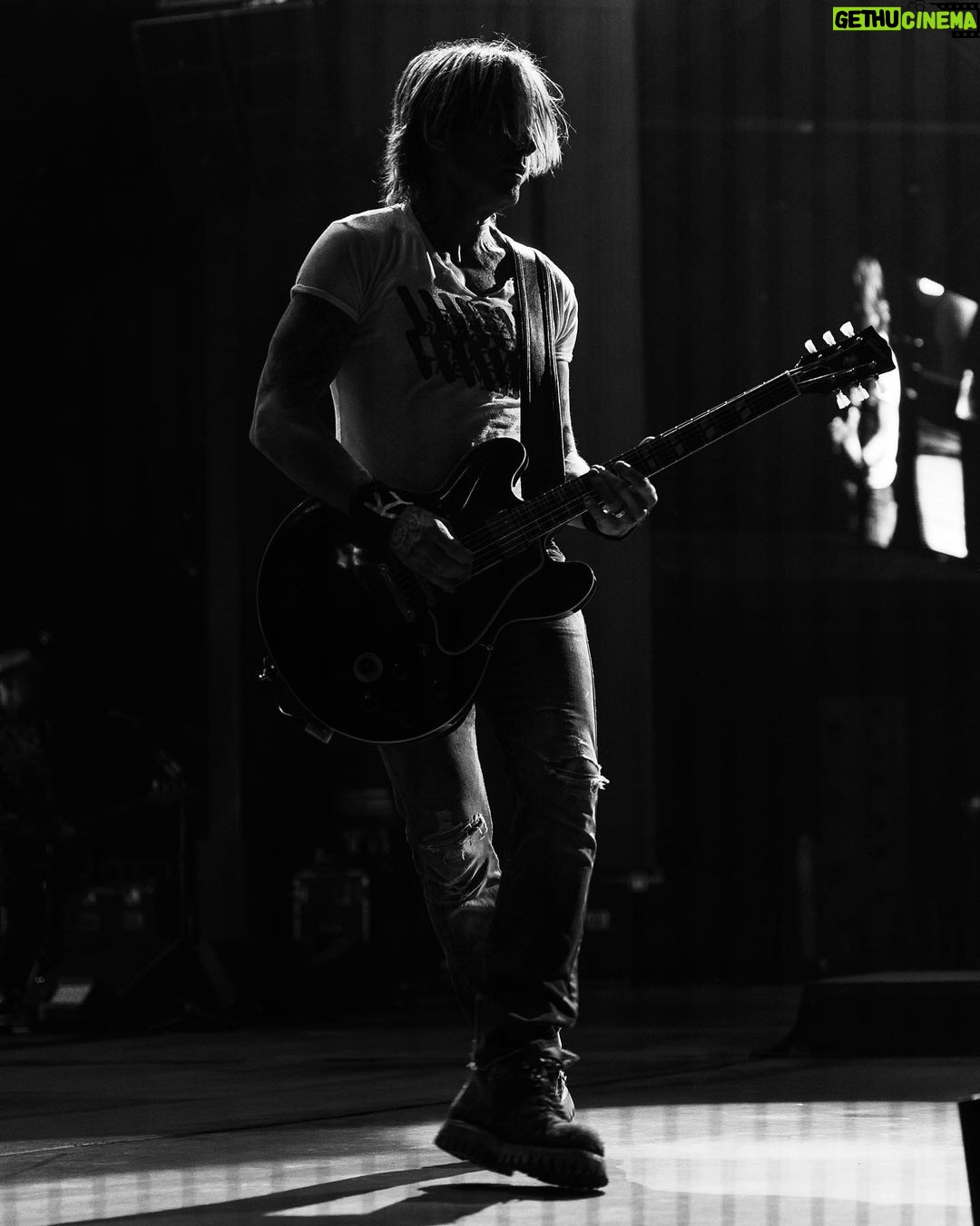 Keith Urban Instagram - SUNDAY NIGHT IN CANANDAIGUA ! (Baskin-Robbins, 31 flavors…🤔) #TSONworldtour CMAC