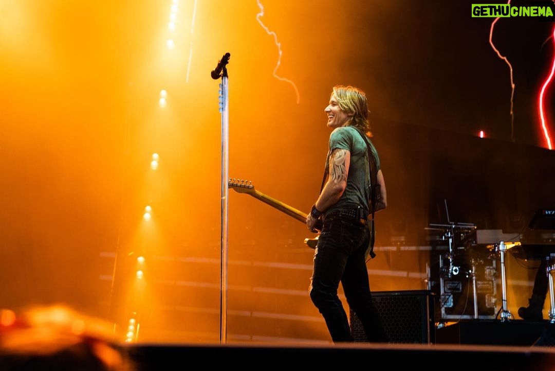 Keith Urban Instagram - TORONTO 🇨🇦 #TSONworldtour Budweiser Stage