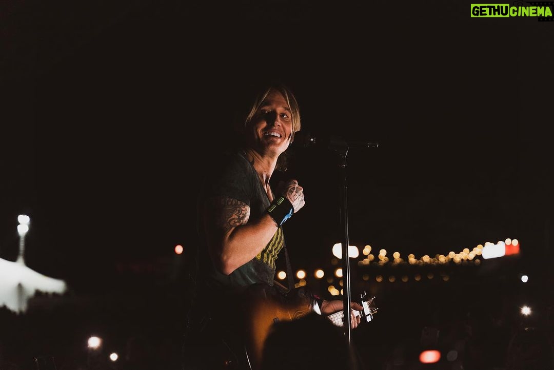 Keith Urban Instagram - TORONTO 🇨🇦 #TSONworldtour Budweiser Stage