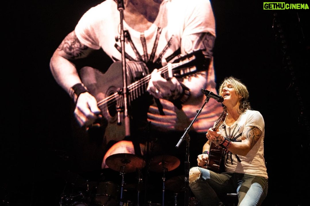 Keith Urban Instagram - TORONTO 🇨🇦 #TSONworldtour Budweiser Stage
