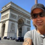 Keith Urban Instagram – So we’re back in Paris 3 years later….and I take what I think is the EXACT same photo (aside from the obvious differences — clothes, etc.)
After I left, I realized what I’d completely overlooked. Classic. If you spot the difference, let me know in the comments ! 🙃
In other news, Brown Eyes Baby is out tonight !!!!!! Paris, France