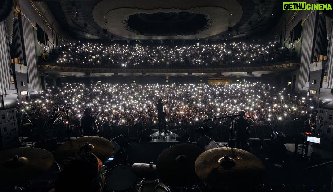 Keith Urban Instagram - London !! you made the Hammersmith feel like NYE AND a grand finale all at the same time. can’t thank you enough for the overwhelming energy, wild singing, and UK spirit. I’m already planning the next visit. Love you all 🇬🇧 #KUUK22 Eventim Apollo