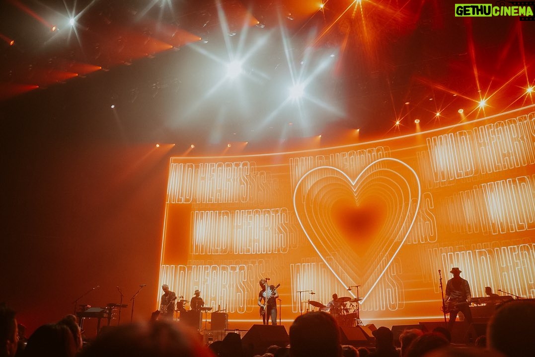 Keith Urban Instagram - livin’ it, feelin’ it, comin’ ALIVE LAS VEGAS !!!!! we cannot wait to do it all again in May @caesarspalace. UK, you’re up next !!! Las Vegas Nevada