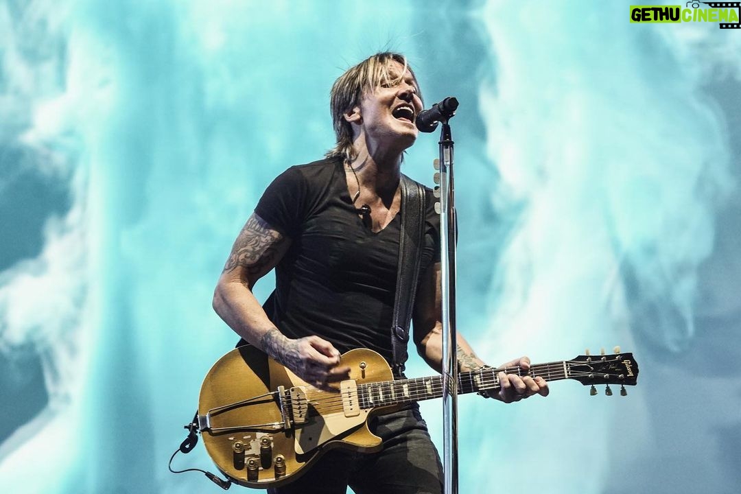 Keith Urban Instagram - livin’ it, feelin’ it, comin’ ALIVE LAS VEGAS !!!!! we cannot wait to do it all again in May @caesarspalace. UK, you’re up next !!! Las Vegas Nevada