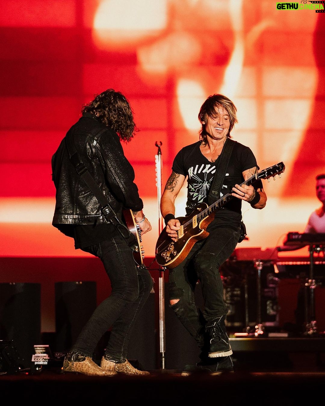 Keith Urban Instagram - summer weekends in Canada 🇨🇦 thank you @bootsandhearts !!!!! Boots & Hearts Music Festival