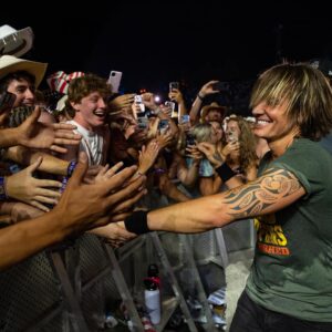 Keith Urban Instagram - WATERSHED !!!!!!! we literally had the perfect kind of vibe going between us the entire night. absolutely insane energy !! thank you