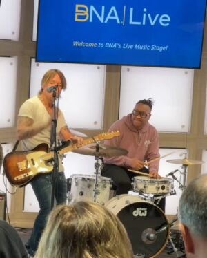Keith Urban Instagram - From the baggage claim to a REAL STAGE !!!! Sooooo fun celebrating the release of ‘Messed Up As Me’ with loads of you in Concourse C yesterday and a massive thank you to everyone at @flynashville for helping us pull off the surprise.