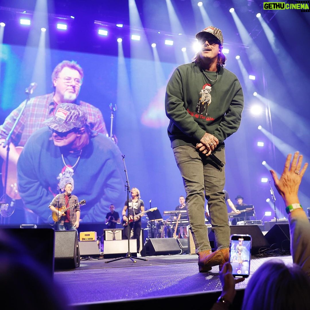 Keith Urban Instagram - You all raised over 900K this year for the @countrymusichof 👏 thank you to our incredible lineup this year and to everyone who attended AFTH 8 ! Bridgestone Arena