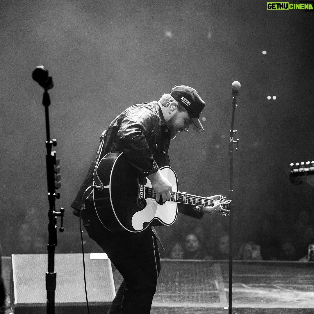 Keith Urban Instagram - You all raised over 900K this year for the @countrymusichof 👏 thank you to our incredible lineup this year and to everyone who attended AFTH 8 ! Bridgestone Arena