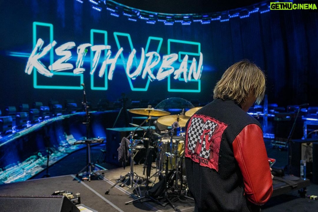 Keith Urban Instagram - Thank you to every single one of you who came out to see us this year in Vegas !!!!! It’s been an incredible year, and a huge thank you to everyone at @phvegas and @bakkttheaterlv for having us ⚡️ Las Vegas, Nevada