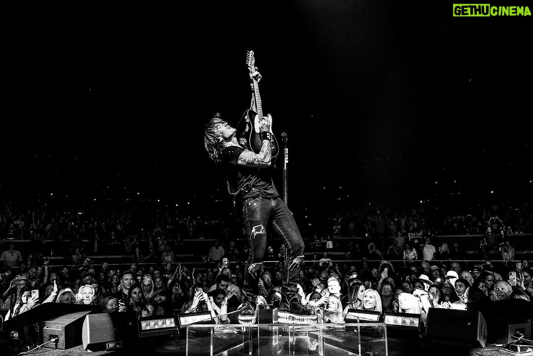 Keith Urban Instagram - Thank you to every single one of you who came out to see us this year in Vegas !!!!! It’s been an incredible year, and a huge thank you to everyone at @phvegas and @bakkttheaterlv for having us ⚡️ Las Vegas, Nevada