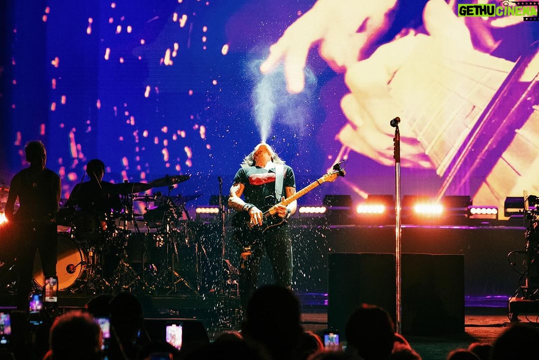 Keith Urban Instagram - Thank you to every single one of you who came out to see us this year in Vegas !!!!! It’s been an incredible year, and a huge thank you to everyone at @phvegas and @bakkttheaterlv for having us ⚡️ Las Vegas, Nevada