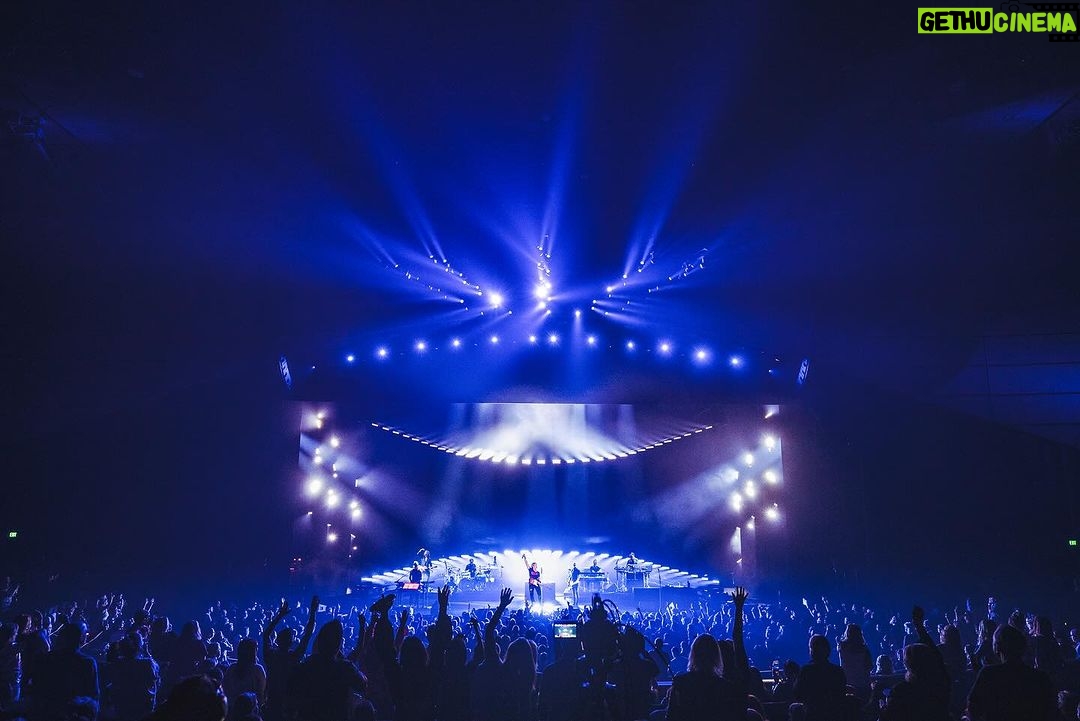 Keith Urban Instagram - Thank you to every single one of you who came out to see us this year in Vegas !!!!! It’s been an incredible year, and a huge thank you to everyone at @phvegas and @bakkttheaterlv for having us ⚡️ Las Vegas, Nevada