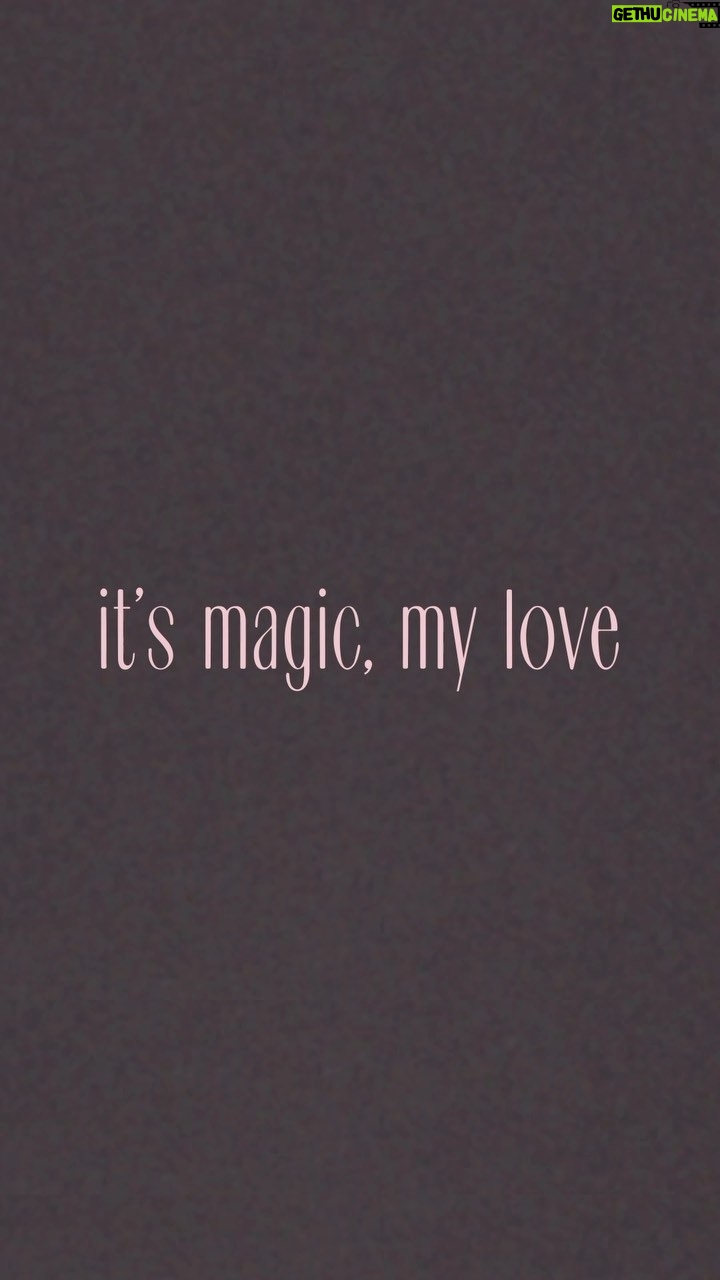 Kelly Clarkson Instagram - โItโs magic my love the way you feel...โ ๐ท๐โ๏ธ Yโall can watch the lyric video for #magic on my YouTube channel right now. #chemistry