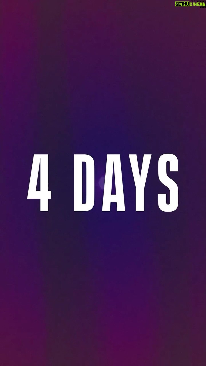 Kelly Clarkson Instagram - 🍷💔☀️ = 4️⃣ days until #chemistryvegas