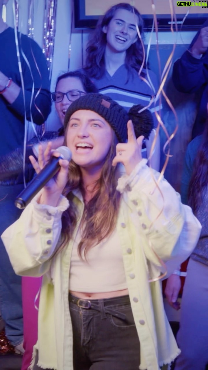 Kelly Clarkson Instagram - We threw a fun #Kellyoke event earlier this year! 🎤☀️ You can watch the “mine” NYC fan Kellyoke video on my Youtube channel now. #chemistry #mine