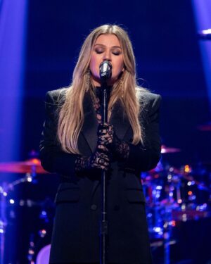 Kelly Clarkson Instagram - Best weekend ever. Thank you, @iHeartRadio! Catch the greatest moments of the show on 10/10 streaming only on @Hulu. #iHeartFestival2023