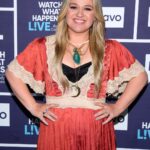 Kelly Clarkson Instagram - It's time for @BravoWWHL on the West Coast! I'll be tonight's guest so tune in! #chemistry Photo Credit: Charles Sykes 👗 @cdicelove13 💇‍♀️ @robertramoshair 💄 @darcygilmore