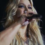 Kelly Clarkson Instagram - Anyone else or just me?! 🤔 Here’s a little bit behind #favoritekindofhigh from my new album #chemistry. Out everywhere now! ☀️ #newmusic #behindthesong