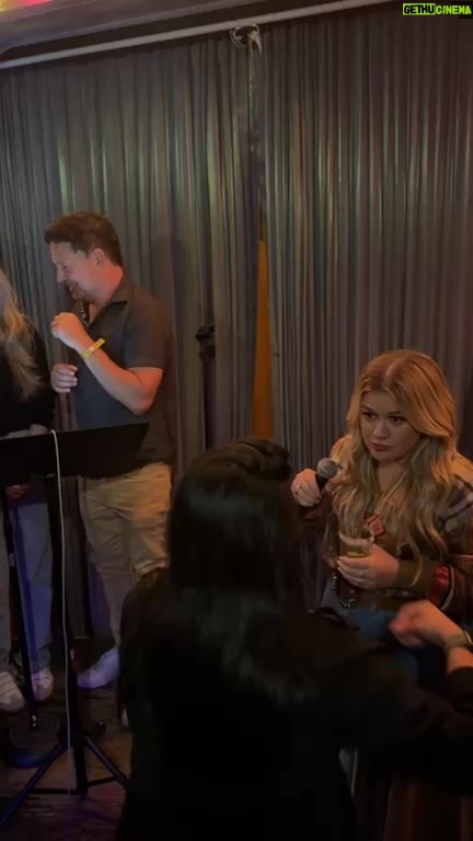 Kelly Clarkson Instagram - Karaoke night!!