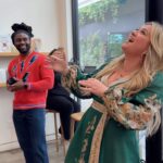 Kelly Clarkson Instagram - When you decide to #flashmob people at a random Blue Bottle in LA... 🎶 This song’s called #me and it’s part of my new album #chemistry (out june 23rd!!) @ourtonality @platform_la