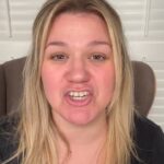 Kelly Clarkson Instagram - red flag collector