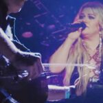 Kelly Clarkson Instagram - love’s no friend of mine 💔”i hate love” featuring @stevemartinreally is out now. watch my live performance from the belasco on youtube. #ihatelove #chemistry