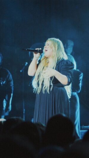 Kelly Clarkson Instagram - flashback to my birthday at the belasco when I performed all of the songs from my upcoming album #chemistry! 🍷💔☀️ y’all will have to wait until june 23rd to hear them, but stream “favorite kind of high” now. link in bio.