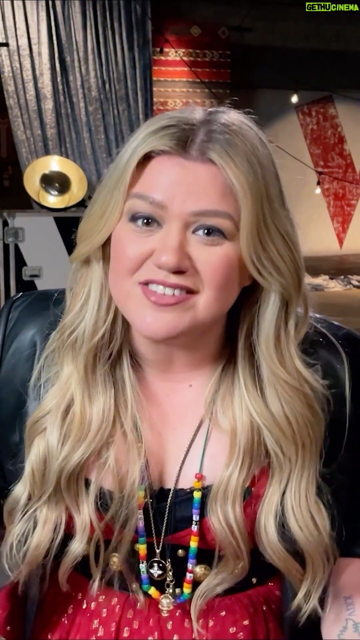 Kelly Clarkson Instagram - It’s FINALE DAY! Thank y’all for the support and don’t forget to VOTE for @dsmoothofficial tonight! #TeamKelly #TheVoice