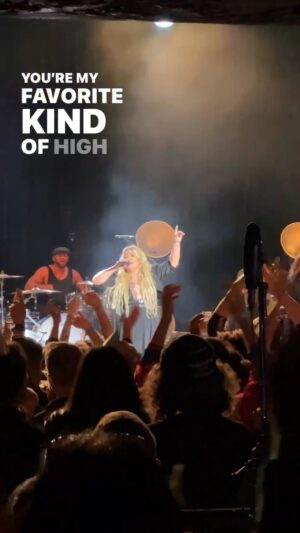 Kelly Clarkson Instagram - this is the kind of #chemistry i’m talking about!! here’s a sneak peek of my new song “favorite kind of high” before it’s out everywhere on friday.🍷💔☀️ pre-save it now to get notified as soon as it premieres! link in bio.