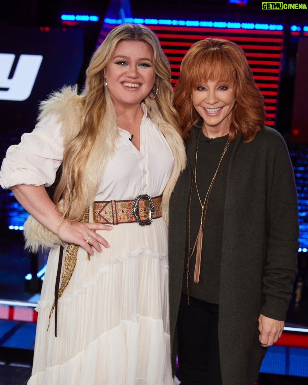 Kelly Clarkson Instagram - Get ready, y'all! @Reba is back again tonight on #TheVoice! #TeamKelly