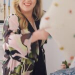 Kelly Clarkson Instagram - Happy spring, y’all! How am I getting my home ready for the new season? By bringing in gold accents, colorful decor, and testing out new cocktail recipes for warm weather gatherings ahead.