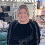 Kelly Clarkson Instagram - New music soon 🍷💔☀️