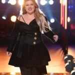 Kelly Clarkson Instagram – Walking into another night of wins for #TeamKelly like… #TheVoice