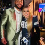 Kelly Clarkson Instagram – Shout out to my boys @_4dak and @emmittsmith22 #NFLHonors
