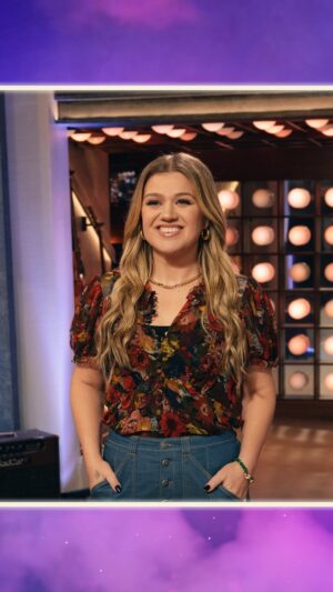 Kelly Clarkson Instagram - Get ready to party 🎶 Underneath the Tree 🎶 because Kelly Clarkson is hosting Christmas in Rockefeller Center! 🎄 November 29 at 8/7c on NBC and Peacock