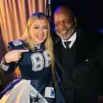 Kelly Clarkson Instagram – Shout out to my boys @_4dak and @emmittsmith22 #NFLHonors