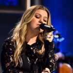 Kelly Clarkson Instagram - @kellyclarkson performs “lighthouse” from Studio 6B! #FallonTonight The Tonight Show Starring Jimmy Fallon