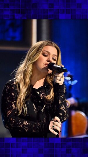 Kelly Clarkson Instagram - @kellyclarkson performs “lighthouse” from Studio 6B! #FallonTonight