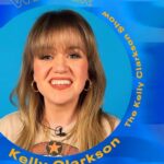 Kelly Clarkson Instagram - @kellyclarksonshow has a message after her win for this year’s Daytime Talk Show award! ⭐️ #PCAs
