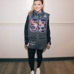 Kelly Clarkson Instagram - Shout out to @kristinjuszczyk for this amazing vest! I’ve been wearing it all weekend while doing my shows in Vegas! It’s so cozy and I’m loving all your designs you’ve been making ❤️ much love! Since my Cowboys didn’t make it, let’s go 49ers!