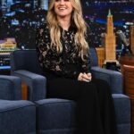 Kelly Clarkson Instagram - I always have such a good time with you @jimmyfallon @fallontonight! 📸: @toddowyoung
