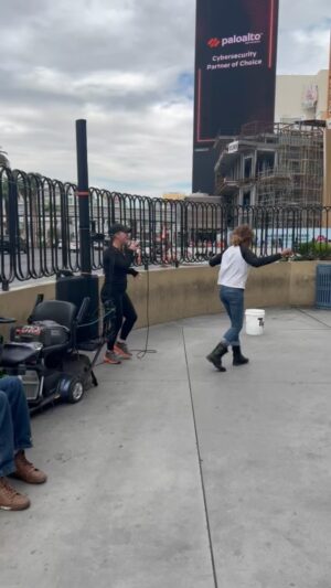 Kelly Clarkson Instagram - I was on my way to soundcheck for @iHeartRadio tonight in Vegas and was tipping this incredible woman killing some Tina Turner and then she asked me to sing and had no clue who I was, and then it hit her, and it made my day! She gives the best hugs and sings her tail off! See ya tonight Vegas ❤️ #iHeartFestival2023